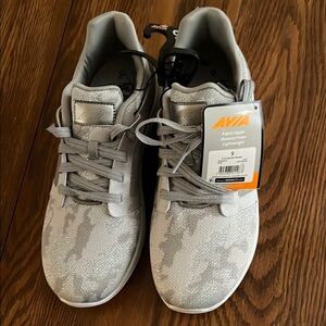 Avia Women’s size 9 Light Gray Athletic Sneakers deluxe trainers
